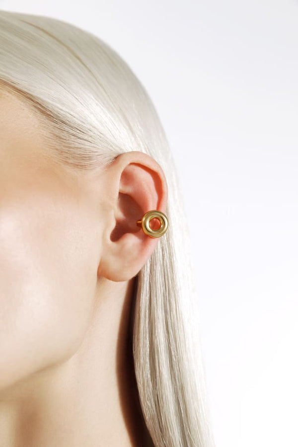 orecchino a cerchio per l'orecchio a forma di ciambella in oro